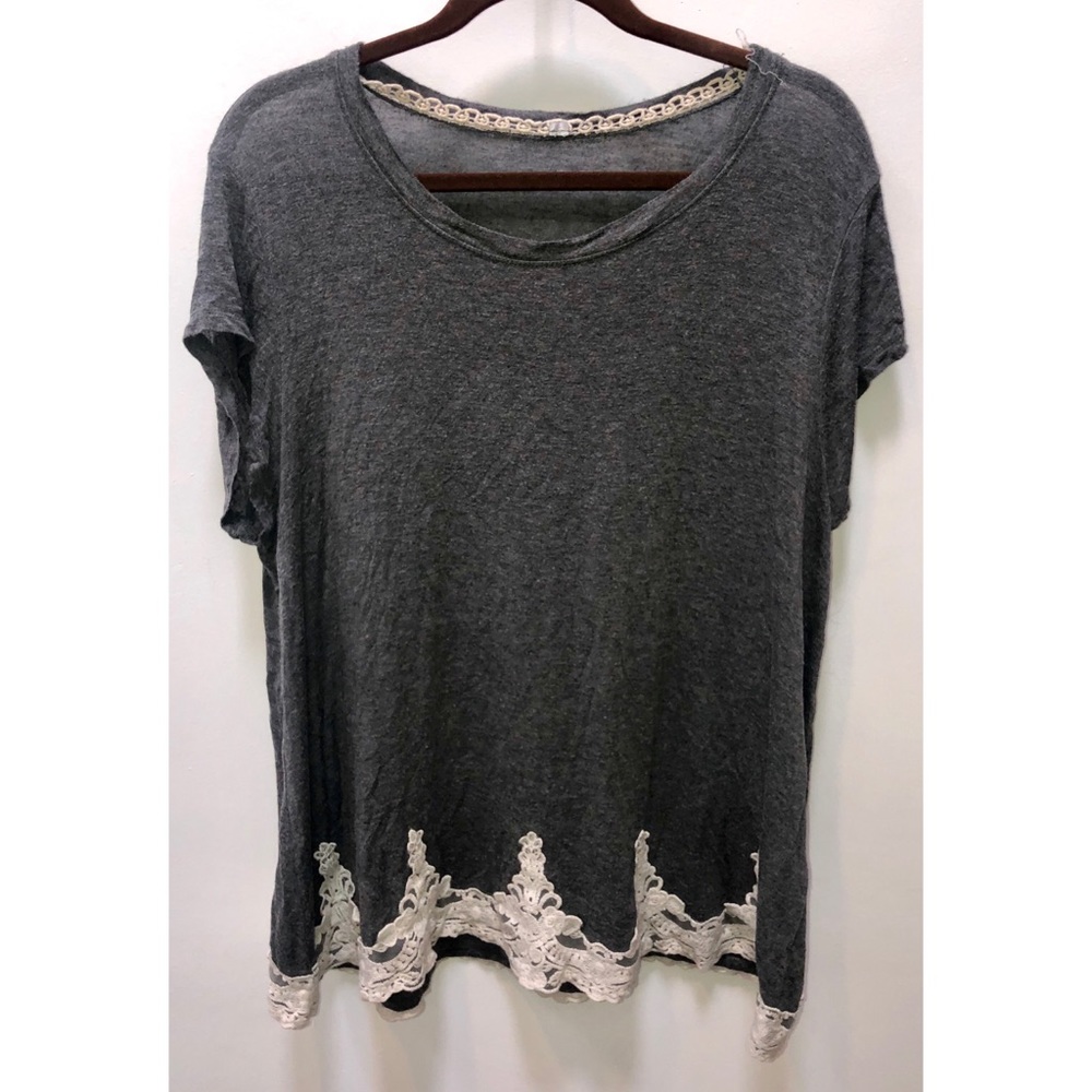 Gray Short Sleeve Shirt With White Lace Trim